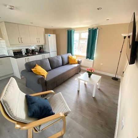Stunning 1 Bedroom Flat In Wood Green Londen Buitenkant foto