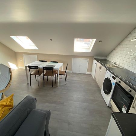 Stunning 1 Bedroom Flat In Wood Green Londen Buitenkant foto