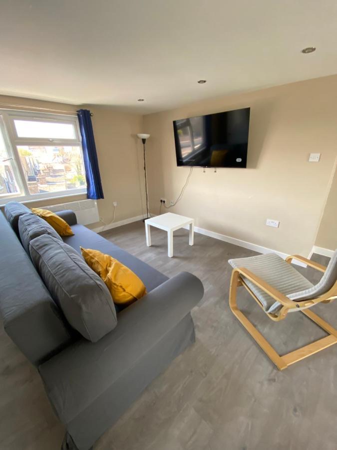 Stunning 1 Bedroom Flat In Wood Green Londen Buitenkant foto