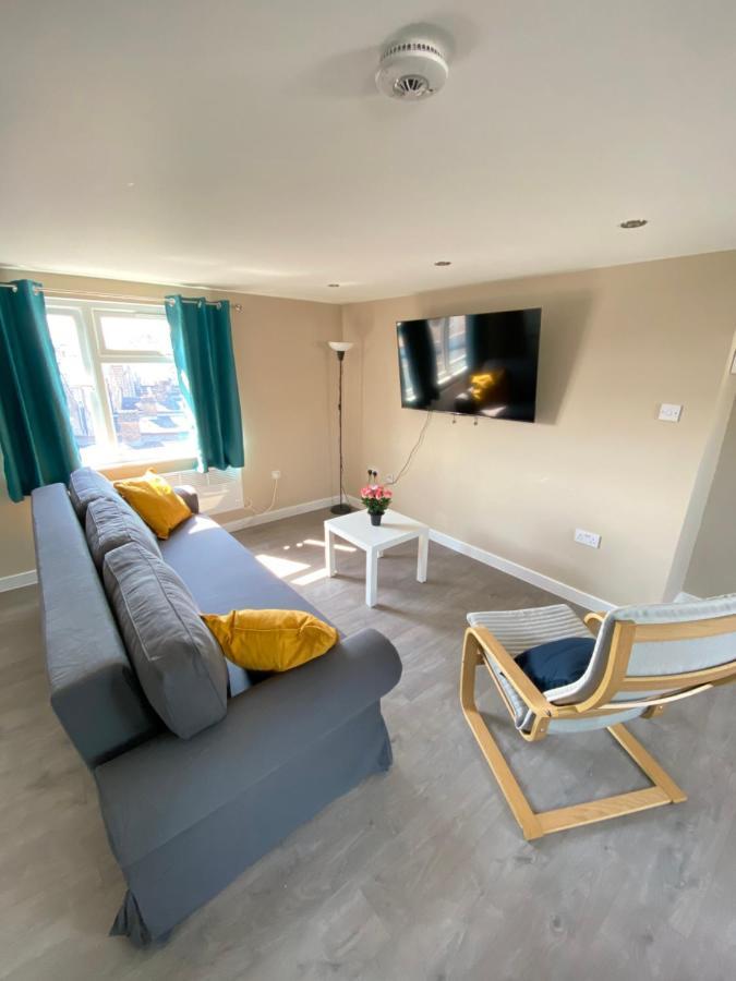 Stunning 1 Bedroom Flat In Wood Green Londen Buitenkant foto