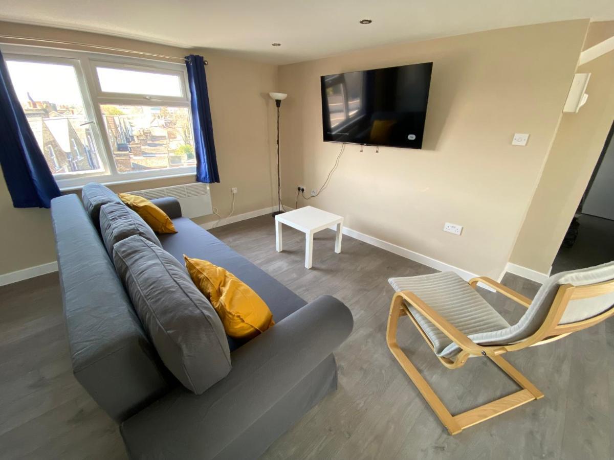 Stunning 1 Bedroom Flat In Wood Green Londen Buitenkant foto