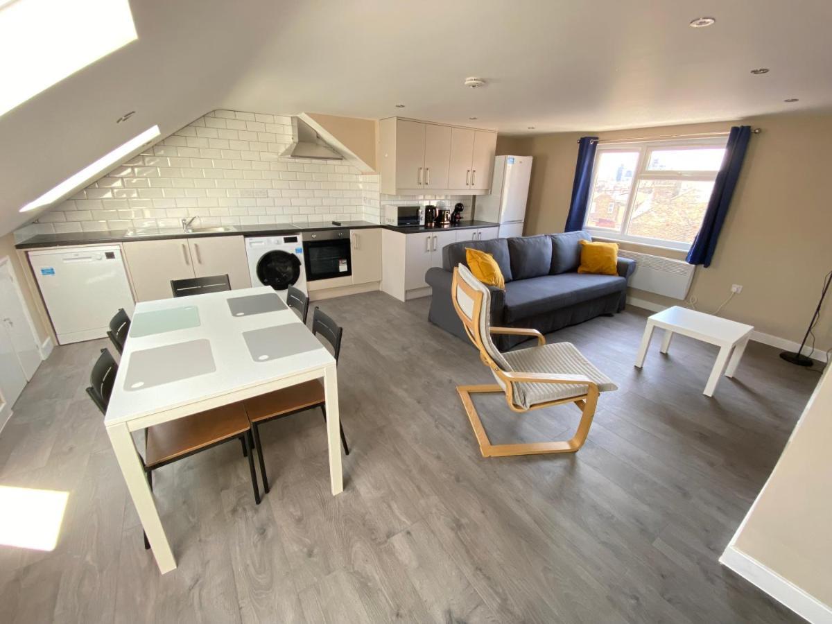 Stunning 1 Bedroom Flat In Wood Green Londen Buitenkant foto